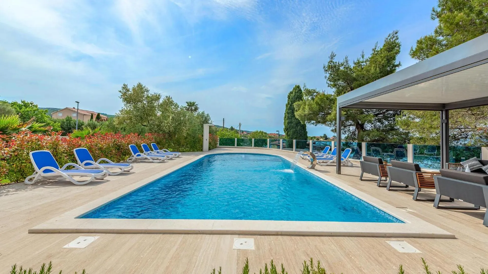 Gorgeous Apartment In Mrljane With Jacuzzi