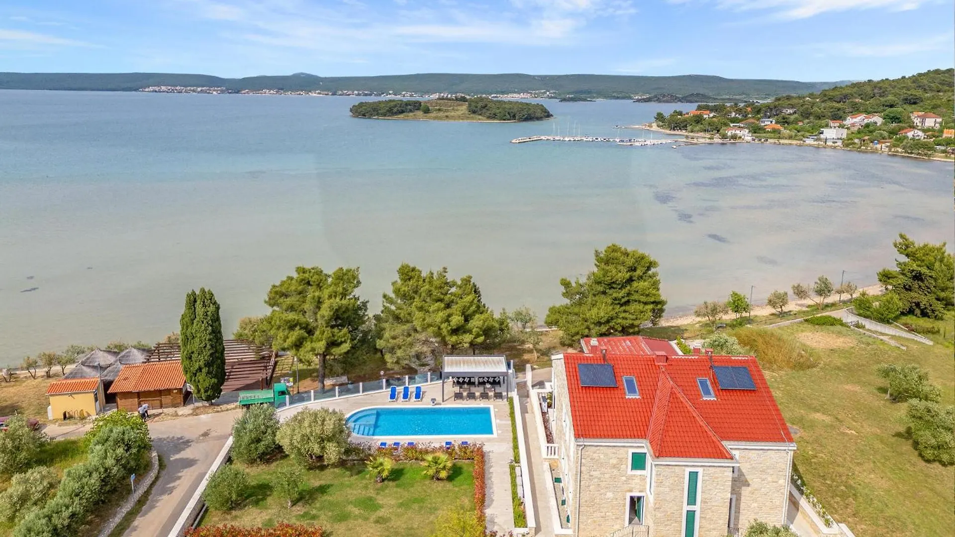 Gorgeous Apartment In Mrljane With Jacuzzi 0*,  Chorvatsko