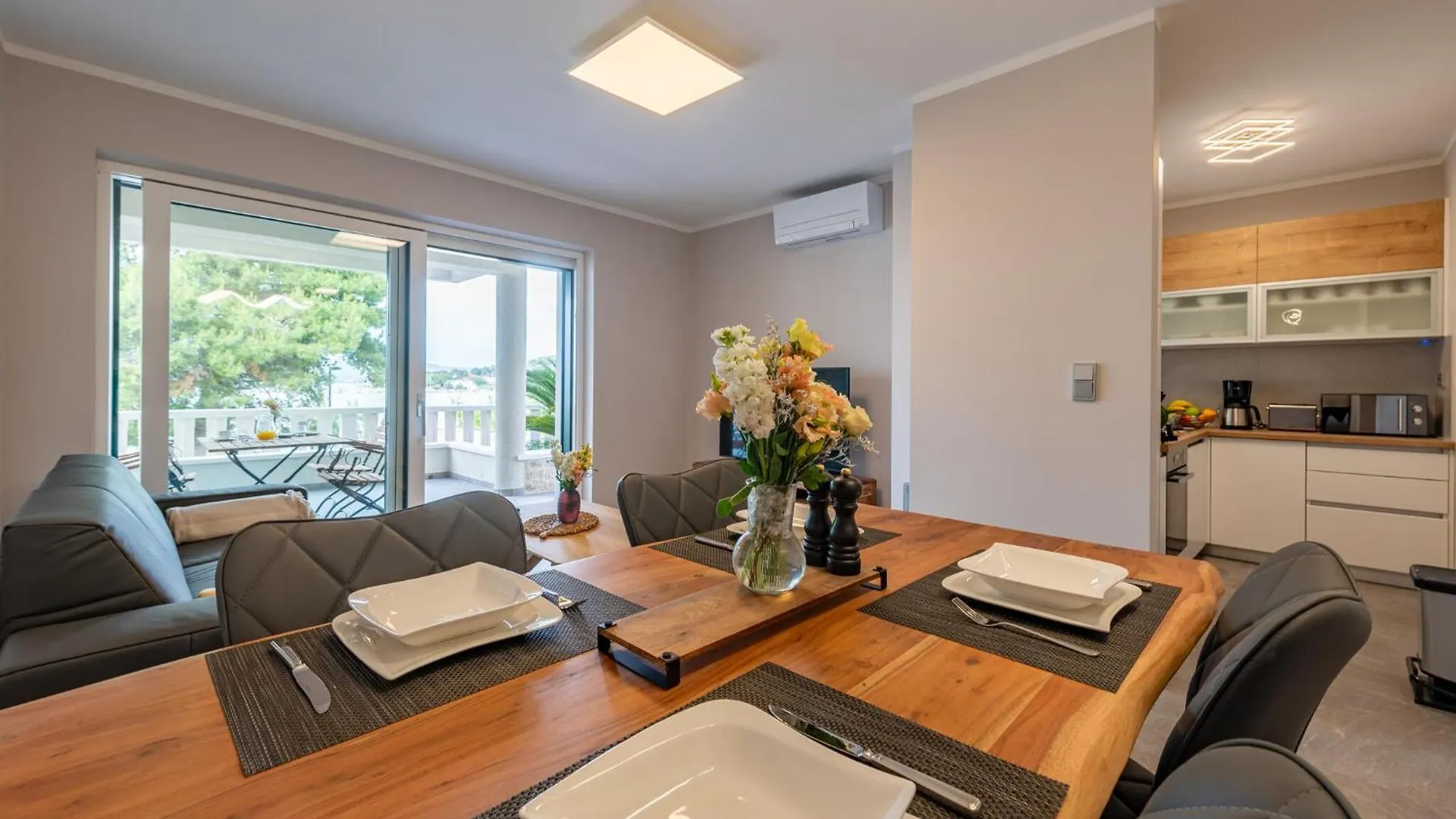 Gorgeous Apartment In Mrljane With Jacuzzi