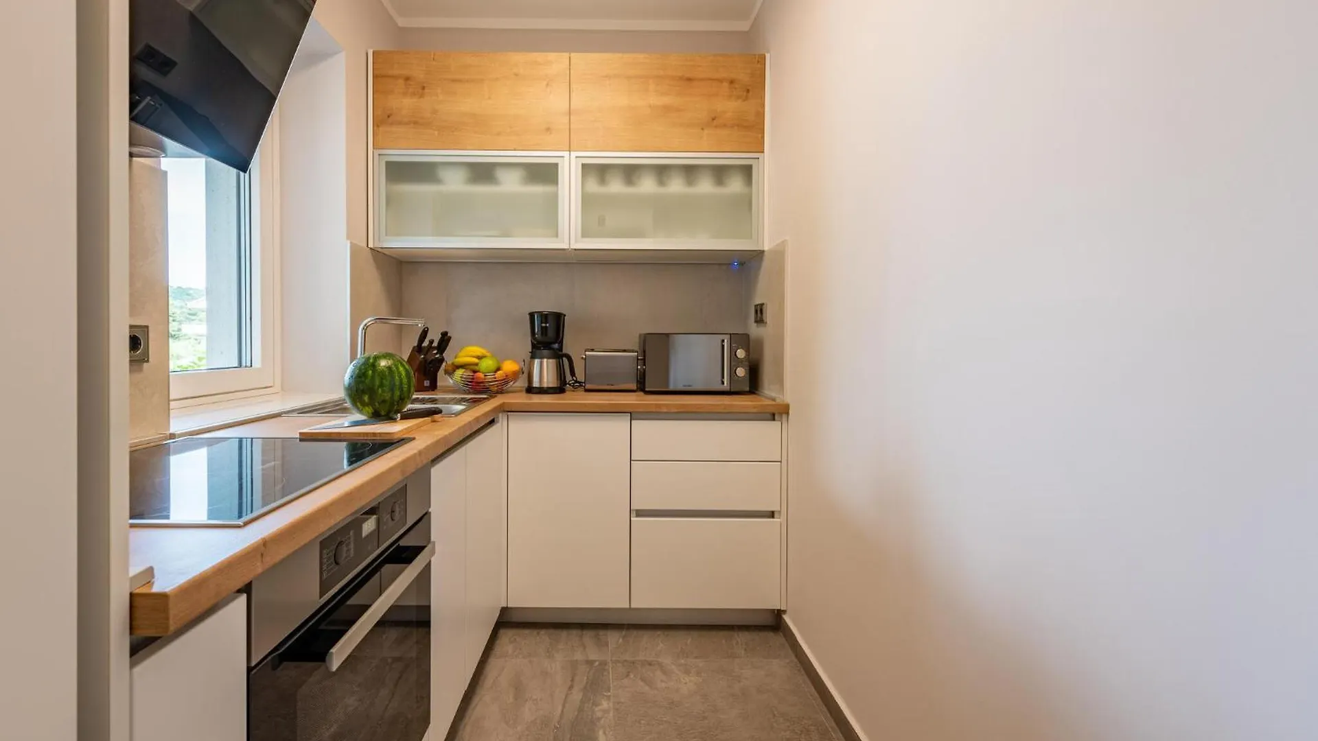 Gorgeous Apartment In Mrljane With Jacuzzi