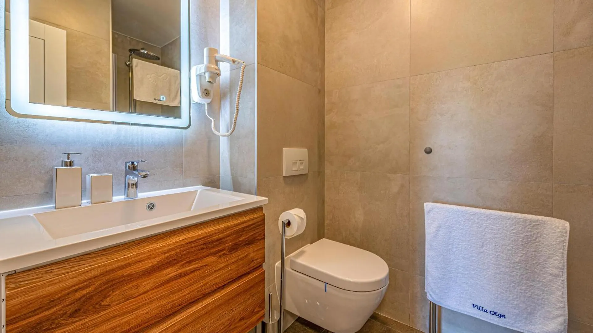 Gorgeous Apartment In Mrljane With Jacuzzi