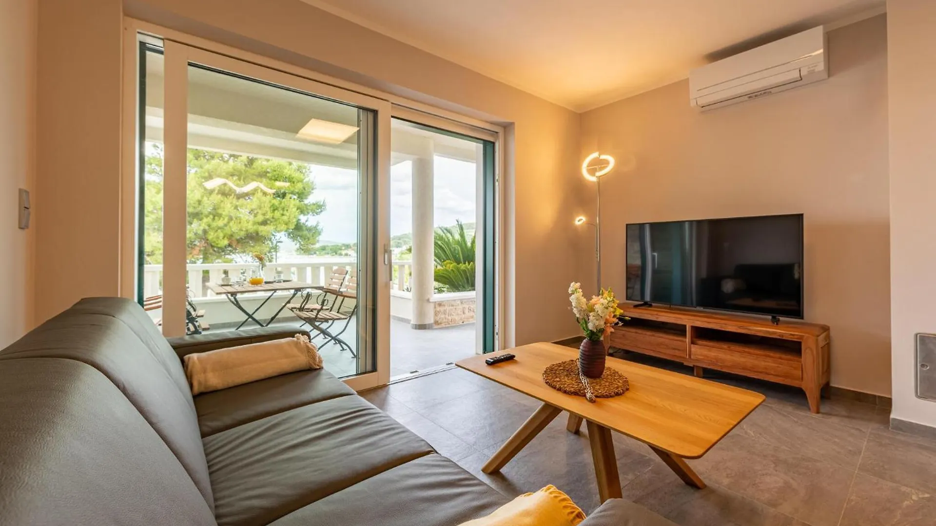 Gorgeous Apartment In Mrljane With Jacuzzi